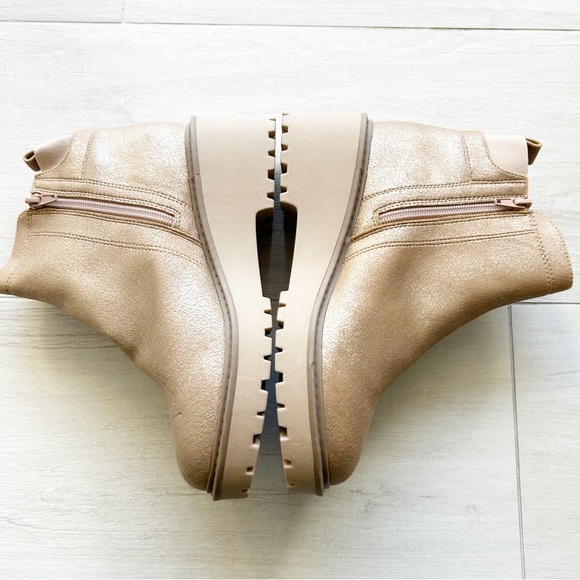 NEW DV Dolce Vita Kids' Fury Faux Leather Lug Wedge Chelsea Boot Big Kid Size 5 - Picture 7 of 10